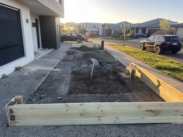 home-front-garden-at-day-development